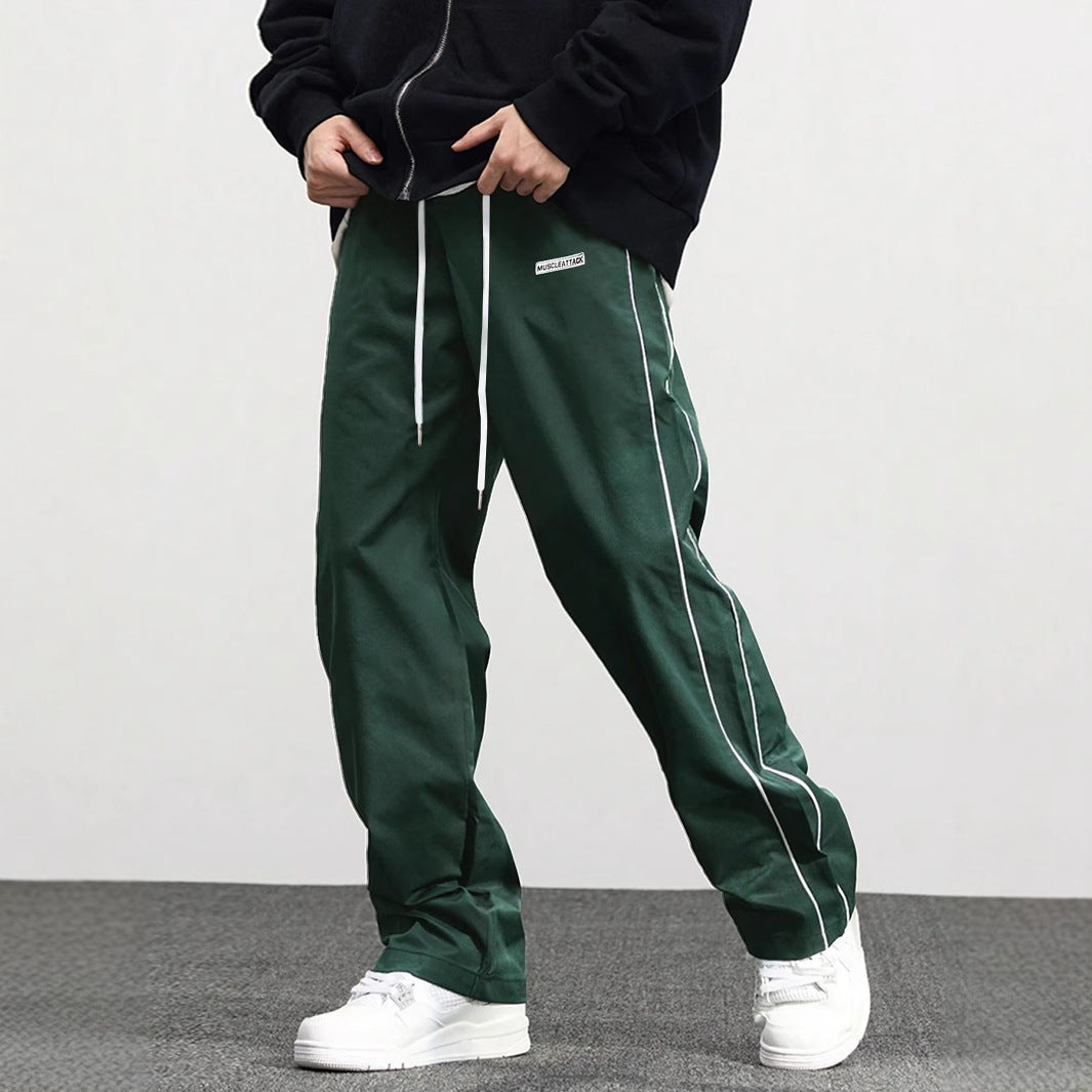 Men's comfortable jogger pants in dark green with side pockets and loose fit for optimal comfort