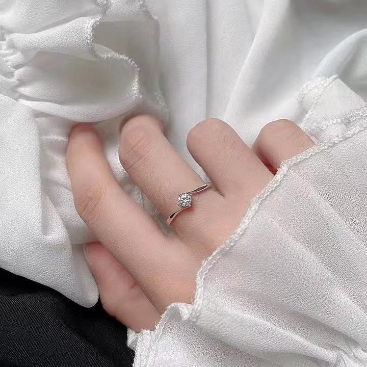 Sterling Silver Zircon Ring.