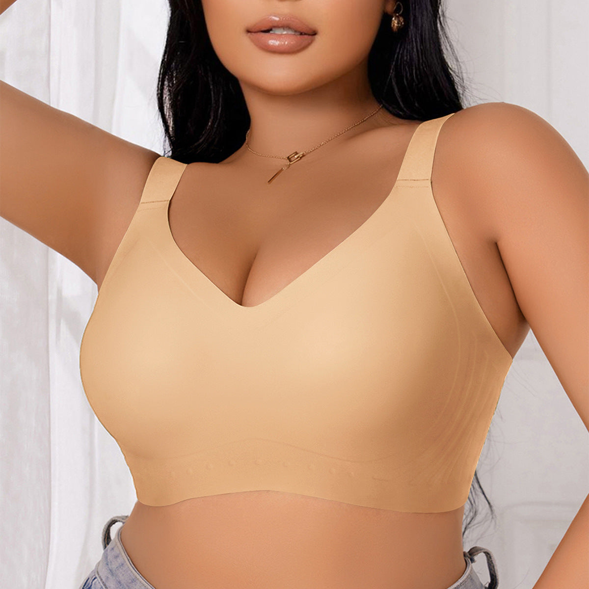 Sheila Merchandise beige women's seamless sports bra with wide straps and smooth fabric