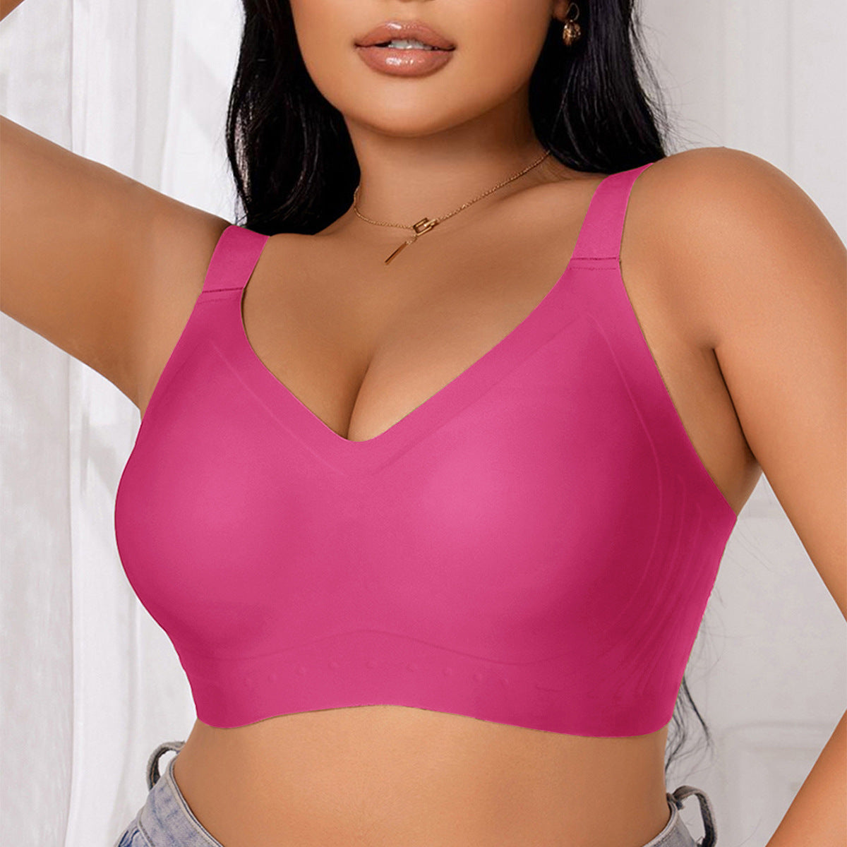 Sheila Merchandise women's seamless sports bra in pink with wide straps and smooth fabric